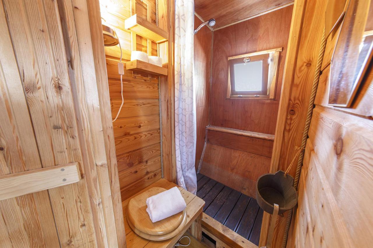 أنجير Logement Insolite La Toue Cabanee Centre Ville المظهر الخارجي الصورة